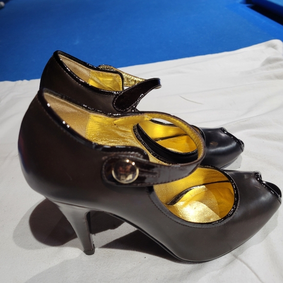 Coach brown leather peep toe Mary Jane's.  SIZE 5 - Picture 3 of 9
